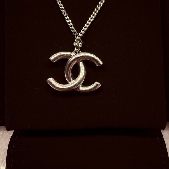 NWOT CHANEL BLUE Baguette CC Crystal Necklace and Earring Set - Picture 5 of 13